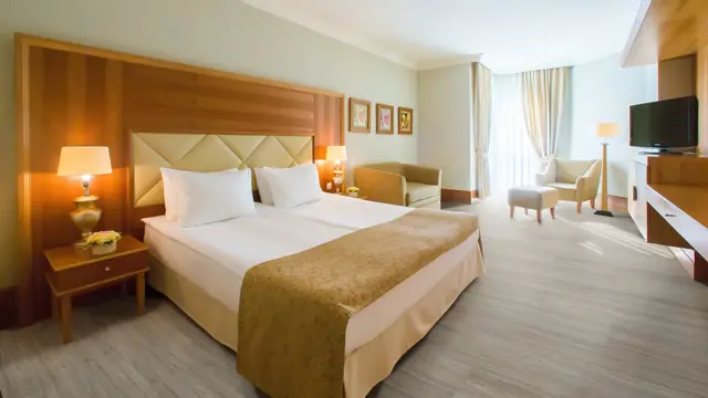 Quarto de hotel com piso vinílico