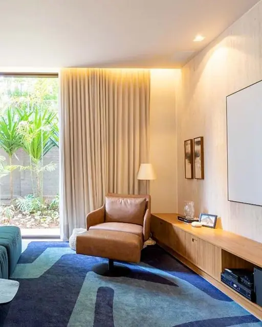 Sala com tapete personalizado azul